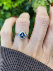 8089: Vintage: (1965)- 18ct Gold Blue Sapphires 8 Round Cut Diamonds Cluster Ring- petite, sparkling, geometric set