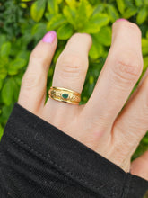 Load image into Gallery viewer, 0674: Vintage: 18ct Gold Oval Emerald Signet Ring- ornate shank
