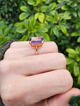 Load image into Gallery viewer, 0458: Vintage: 18ct Gold Emerald Cut Purple Sapphire Ring- lovely cut and colour change
