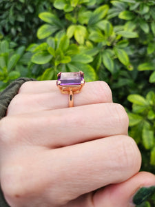 0458: Vintage: 18ct Gold Emerald Cut Purple Sapphire Ring- lovely cut and colour change