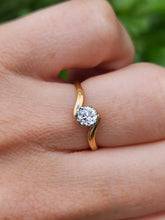 Load image into Gallery viewer, 1646: Vintage: 18ct Gold &amp; Platinum Diamond Solitaire (0.37ct) Ring- superb quality
