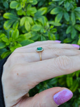 Load image into Gallery viewer, 0814: Vintage: 18ct Gold Emerald 16 Diamonds Daisy Ring-
