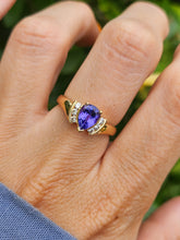 Cargar imagen en el visor de la galería, 2138: Vintage: 14ct Gold Violet Blue Pear-Cut Tanzanite Natural Diamonds Ring- Lovely cut and colour
