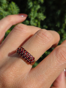 0726: Vintage: 9ct Gold 20 Garnets Tiered Dress Ring