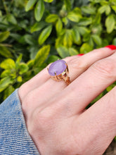 Load image into Gallery viewer, 1319: Vintage: 9ct God Large &quot;Carbuncle&quot; Lavender Jade Cocktail Ring - delightful, nice weight
