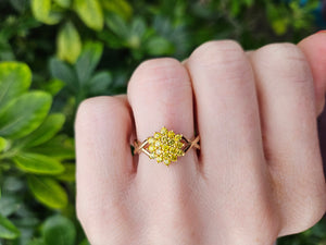 0721: Vintage: 9ct Gold Amarillo Diamonds Flower Head Ring- 19 natural, sparkling diamonds