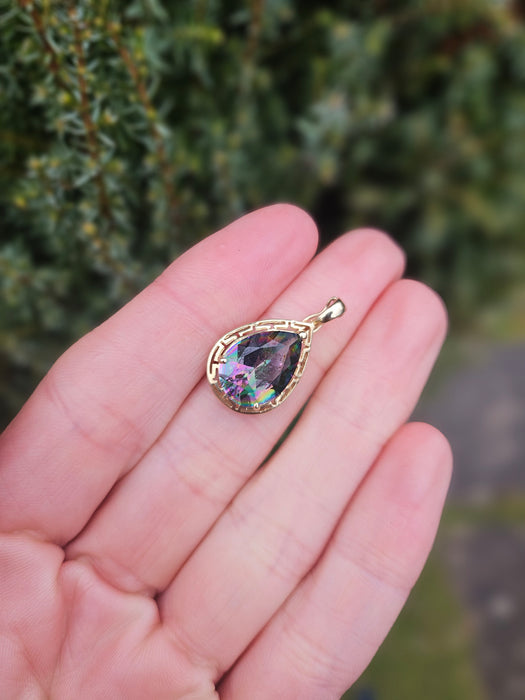 6367 Vintage: 14ct Yellow Gold Pear Cut Caribbean Topaz Pendant