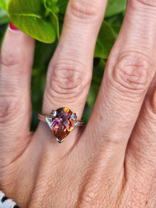 A7665: Vintage: 9ct White Gold Large Pear Cut Mystic Topaz Solitaire- wonderful array of colours