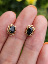 Cargar imagen en el visor de la galería, 0822: Vintage: 9ct Gold Faceted Cut Blue Sapphire Stud Earrings
