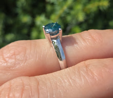 Cargar imagen en el visor de la galería, 2186: Vintage; 18ct White Gold Round Full Cut Blue Natural Diamond Solitaire Ring
