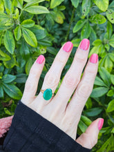 Load image into Gallery viewer, 5571: Vintage: Vivacious 9ct Gold Translucent Green Agate Signet Ring
