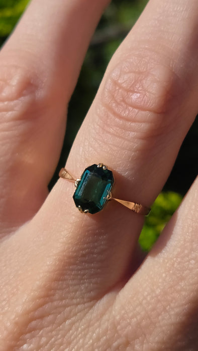 Vintage: 18ct Gold Green Tourmaline Solitaire Ring