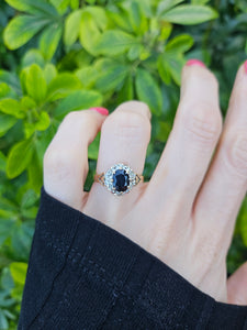 0686: Vintage: 9ct Gold French Blue Sapphire Diamonds Cluster Ring-