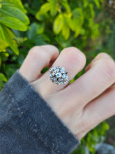 Load image into Gallery viewer, 0797: Vintage: 18ct White Gold Round Cut Diamonds Flower Head Ring- Date =-Mark 1974
