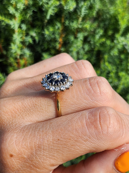 6535 Vintage: 18ct Yellow Gold Sapphire & Diamond Cluster Ring