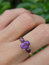 Load image into Gallery viewer, 2104: Vintage: 18ct Gold Oval Ruby Round Cut Amethysts Ring- Rare combination
