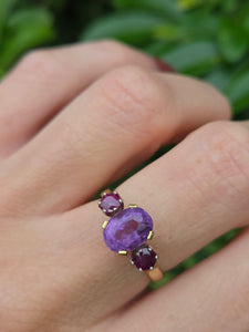 2104: Vintage: 18ct Gold Oval Ruby Round Cut Amethysts Ring- Rare combination