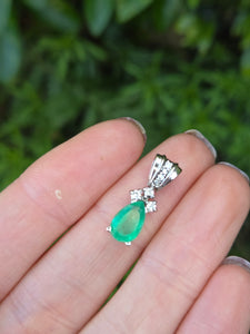 2069: Vintage 18ct White Gold Pear Cut Emerald Diamonds Pendant- Petite perfection.