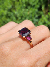 Cargar imagen en el visor de la galería, 1993: Vintage: 9ct Rose Gold Rhodolite Garnets Cocktail Ring- Pink Gold Purple Garnets
