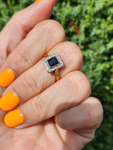 Cargar imagen en el visor de la galería, 2029: Vintage: 18ct Gold/Platinum Set Blue Sapphire 22 Diamonds Art Deco Style Panel Ring
