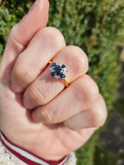 6032 Vintage: 18ct Yellow Gold Blue Sapphire & Diamond Geometric Cluster Ring