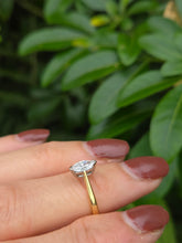 Cargar imagen en el visor de la galería, 6168: Vintage: 18ct Gold Marquise Cut Natural Diamond (0.41ct) Solitaire Ring
