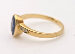 2308: Vintage:, 18ct Gol Cornflower Blue Sapphire Diamonds Ring- Lovely cut & colour