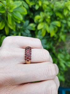 0726: Vintage: 9ct Gold Tiered Garnets Cluster Ring- lovely colours&nbsp;