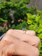 Load image into Gallery viewer, 1604: Vintage: 9ct Gold Blue &amp; White Diamonds Ring
