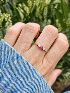 1528: Vintage; 18ct Gold Ruby Round Cut Diamonds 3- Stone Ring- a very fine example