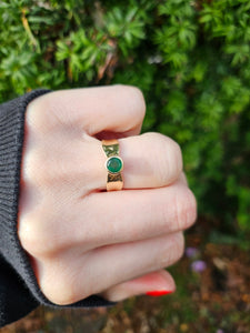 1303: Vintage: 9ct Gold Round Cut Emerald Solitaire Ring- a beauty