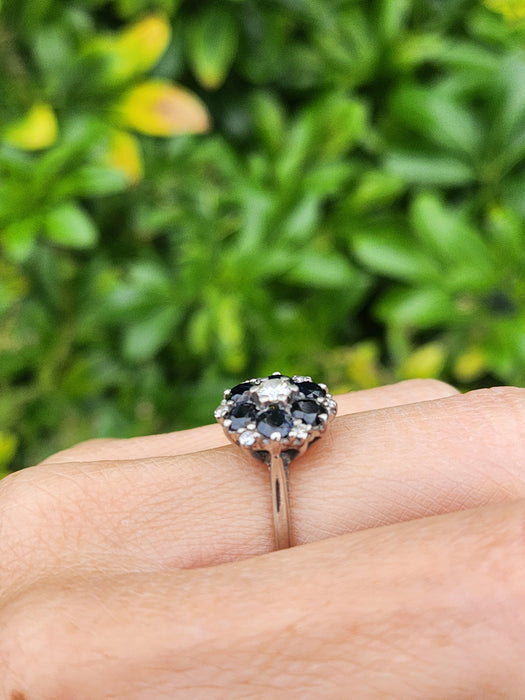 6089:Vintage Exceptional; 18ct White Gold French Blue Sapphires 7 Diamonds Flower Head Ring