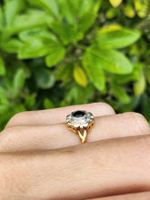 Cargar imagen en el visor de la galería, 6070: Vintage 18ct Gold Blue Sapphire &amp; 8 Diamonds Daisy Cluster Ring- Old is beautiful

