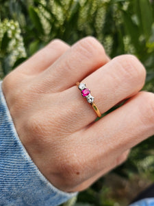 1528: Vintage; 18ct Gold Ruby Round Cut Diamonds 3- Stone Ring- a very fine example