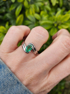 1300: Vintage: 9ct White Gold Illusion Set Emerald Ring- gorgeous