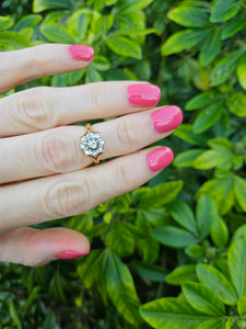 0288: Vintage: 18ct Gold 9 Brilliant Cut Diamonds Cluster Ring- super sparkly