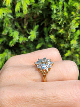 Cargar imagen en el visor de la galería, 1549: Vintage: 9ct Gold Blue Aquamarines Diamonds Starburst Cluster Ring- total eye candy
