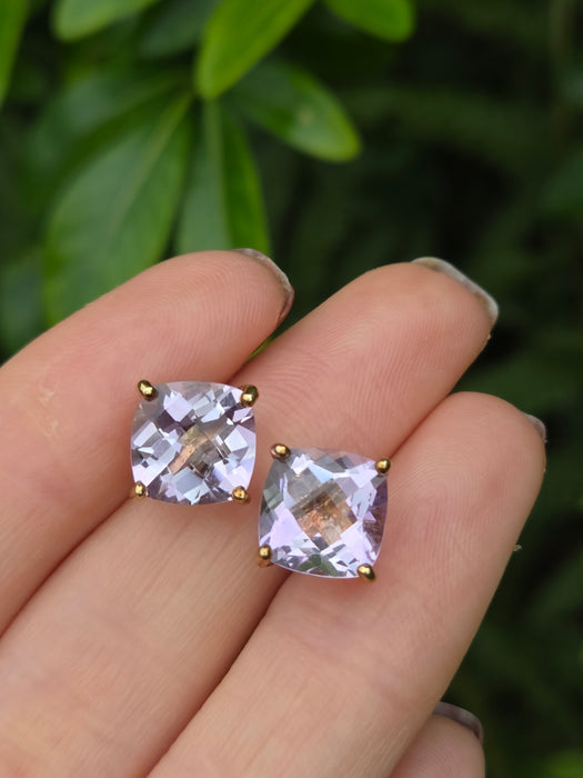2181: Vintage & Exquisite 9ct Gold Square Cut Lilac Amethyst Stud Earrings