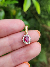 Cargar imagen en el visor de la galería, 2091: Vintage: 18ct Gold Rich Red Ruby 12 Natural Diamonds Pendant- Petite, Sparkling, Demure

