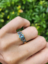 Cargar imagen en el visor de la galería, 1936: Vintage: 18ct Gold 5 Blue Aquamarines Stacker Dress Ring- Gorgeous

