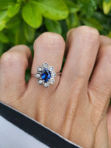 8096: Vintage Exceptional: 18ct White Gold Ceylon Blue Sapphire Diamonds Cocktail Ring- the presence of beauty