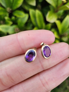 1332:Vintage: 9ct Gold Purple Amethyst Stud Earrings