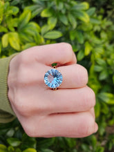 Load image into Gallery viewer, 5147: Vintage 9ct Gold Round Cut Azure Topaz Solitaire- Heavenly blue
