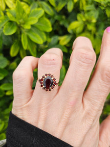 0771;Vintage: 9ct Gold 17 Rich Red Garnets Flower Head Ring- mature hues,