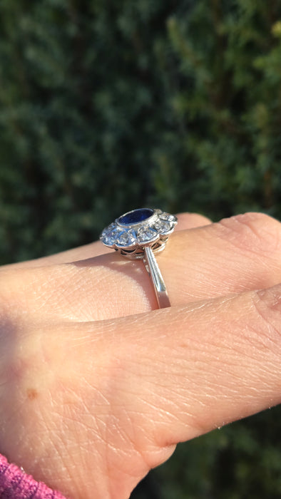 6440 Vintage: 18ct White Gold Ceylon Blue Sapphire Diamonds Cluster Ring