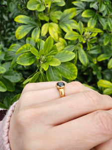 0998: Vintage: 9ct Gold Black Diamond White Diamonds Signet Ring- salt & pepper, eye candy