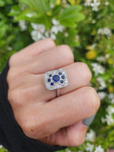 Cargar imagen en el visor de la galería, 1804: Vintage: 18ct White Gold Blue Sapphires Diamonds Panel Ring- Stylish Art Deco
