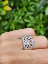Cargar imagen en el visor de la galería, 1752: Vintage: 9ct White Gold Openwork 39 Natural Diamonds Statement Ring- Eye candy
