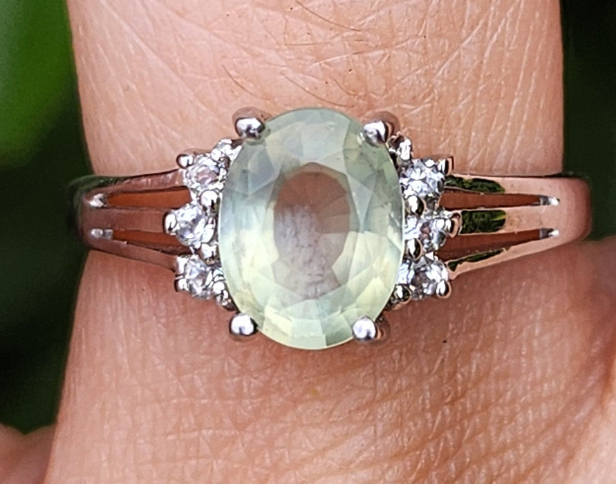 1785: Vintage: 9ct White Gold Mint Green Paraiba Tourmaline Glacier Topaz Dress Ring- crisp, clean, eye-candy