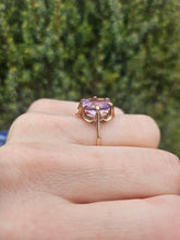 Cargar imagen en el visor de la galería, 1170: Vintage; 9ct Gold Lilac Amethyst Solitaire Ring- mature stone, lovely hues
